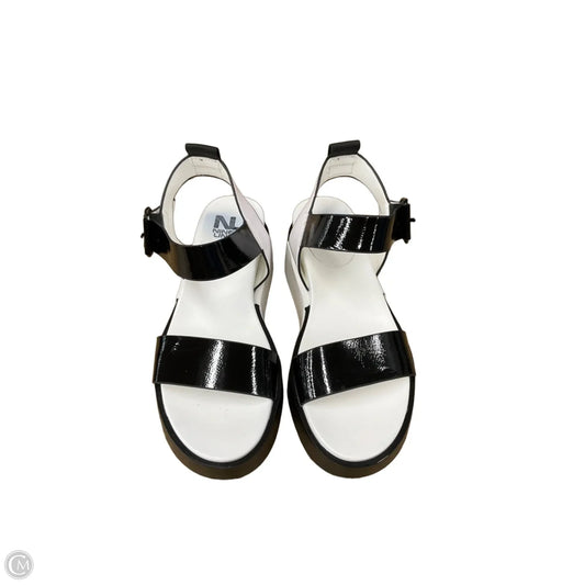 Sandals Heels Block By Clothes Mentor In Black & White, Size: 7