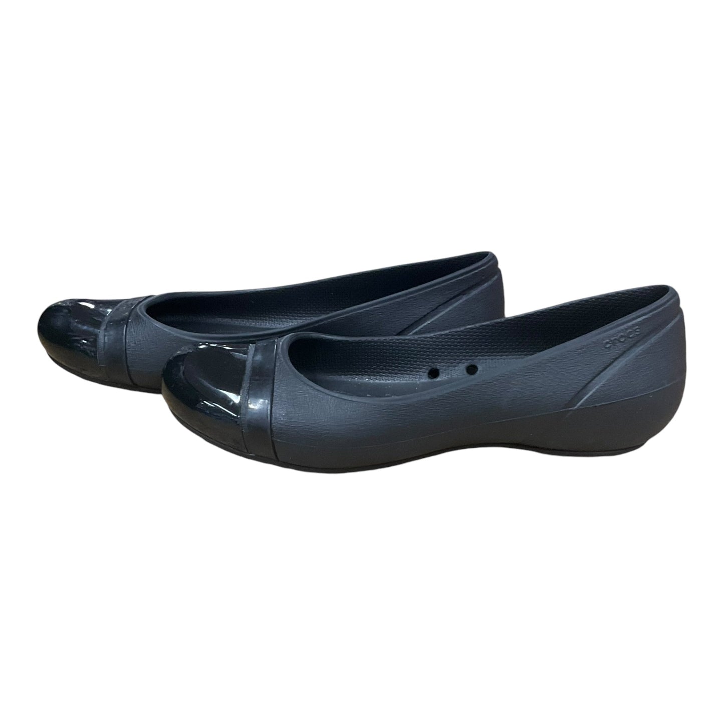 Shoes Flats By Crocs In Black, Size: 7