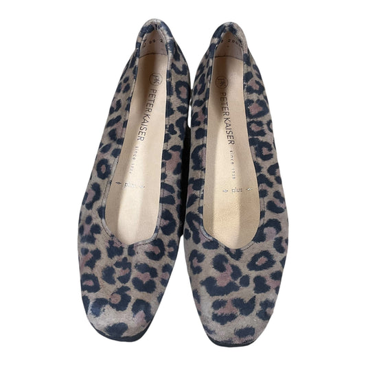 Shoes Flats By Clothes Mentor In Animal Print, Size: 6.5