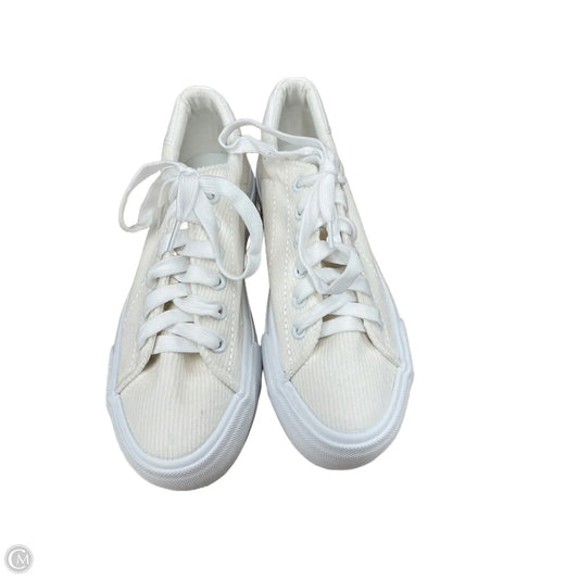 Shoes Sneakers By Clothes Mentor In Cream, Size: 7