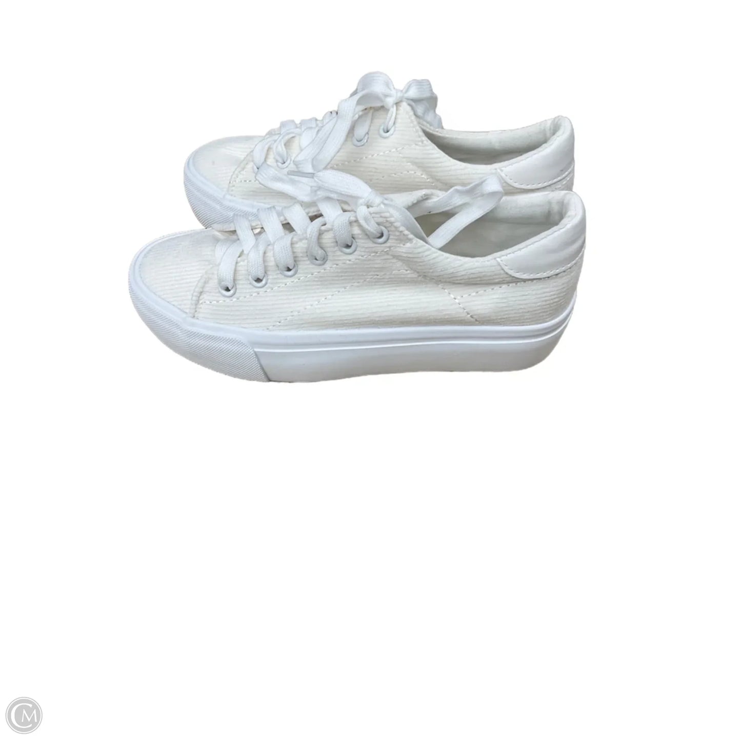 Shoes Sneakers By Clothes Mentor In Cream, Size: 7