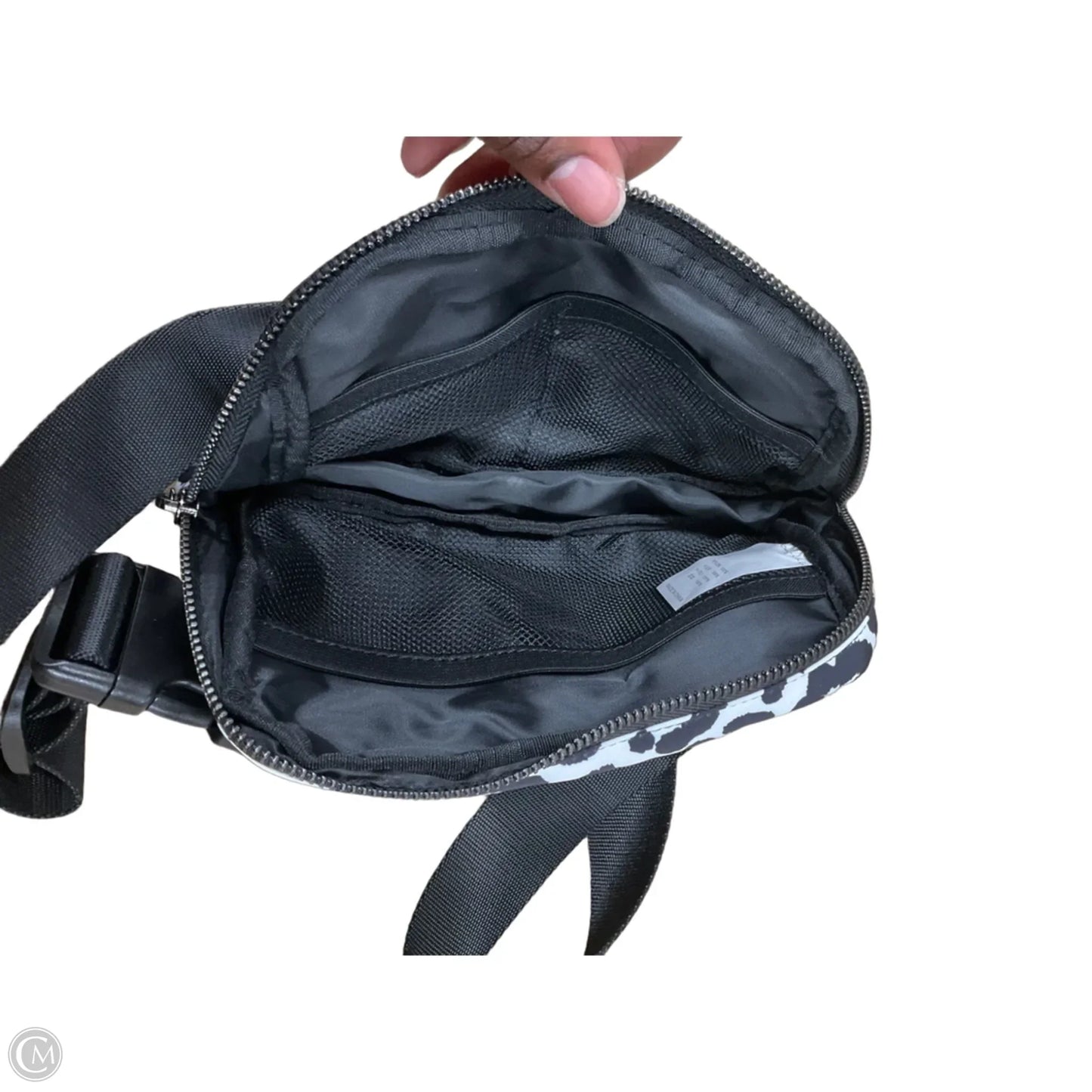 Crossbody By Clothes Mentor, Size: Medium