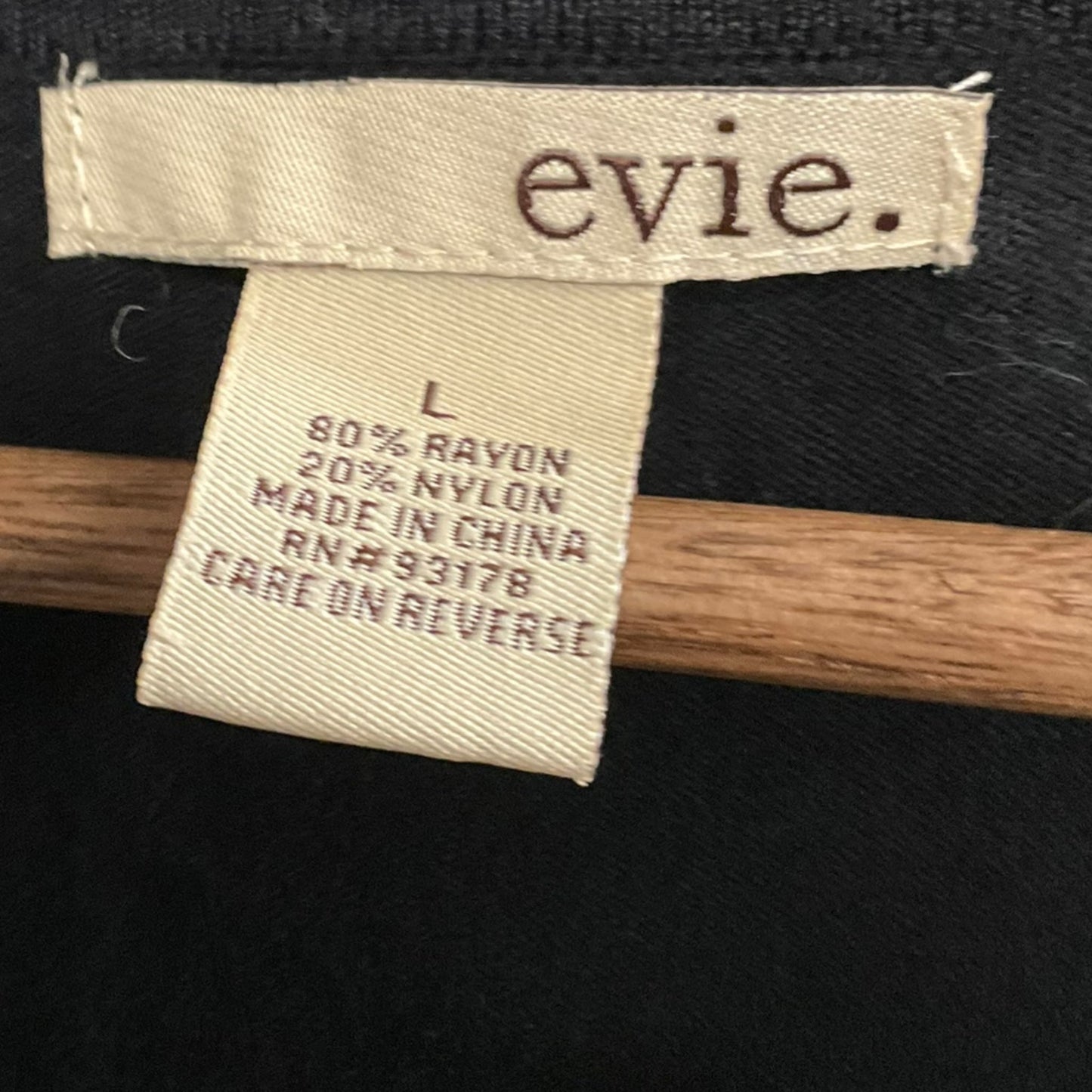 Top Sleeveless By Evie In Black, Size: L