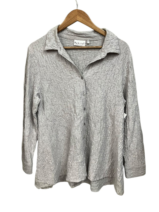 Blouse Long Sleeve By Habitat In Grey, Size: L