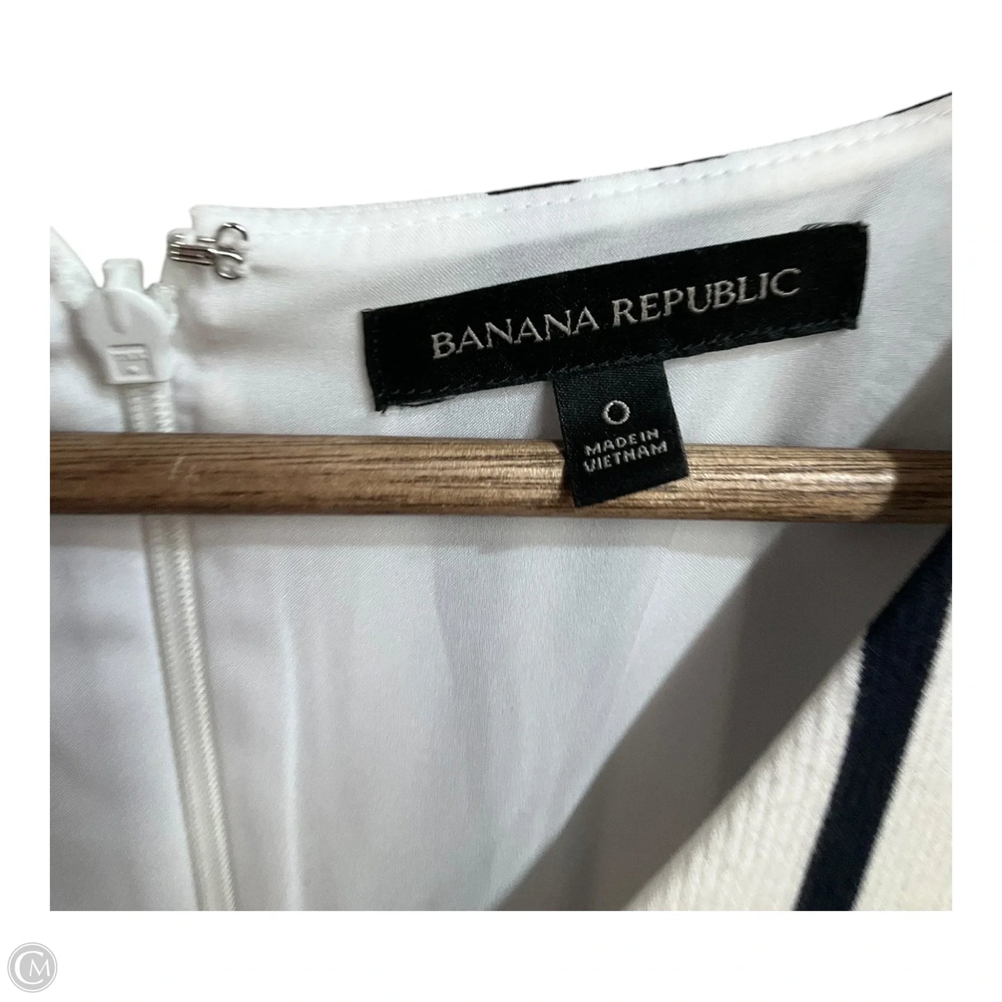 Dress Casual Short By Banana Republic In Black & White, Size: S