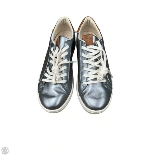 Shoes Sneakers By Infinity In Silver, Size: 7
