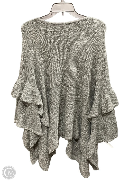 Poncho By Coco And Carmen In Grey, Size: Os