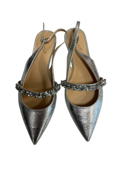 Shoes Flats By Badgley Mischka In Silver, Size: 8