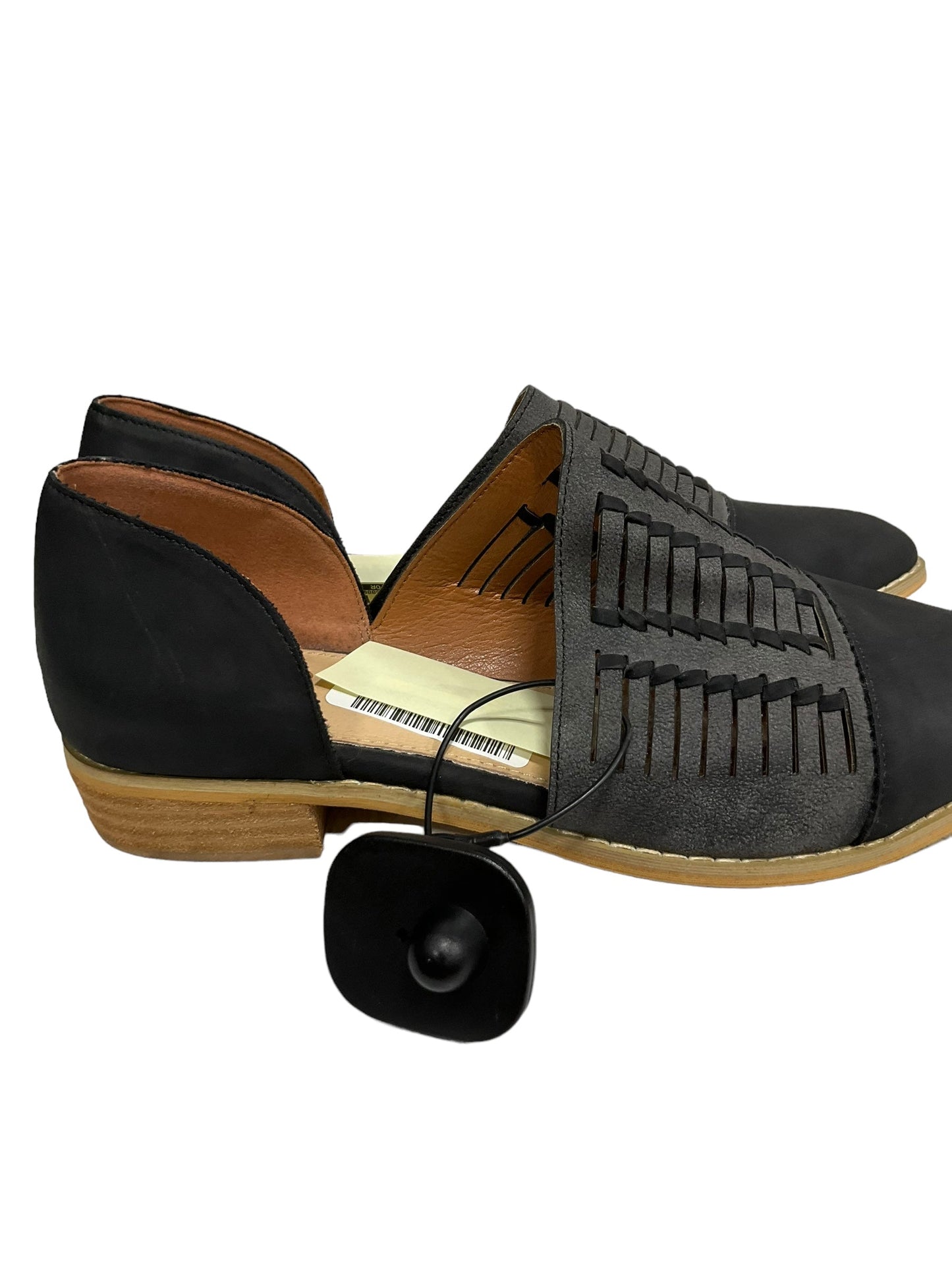 Black & Grey Shoes Flats Clothes Mentor, Size 10