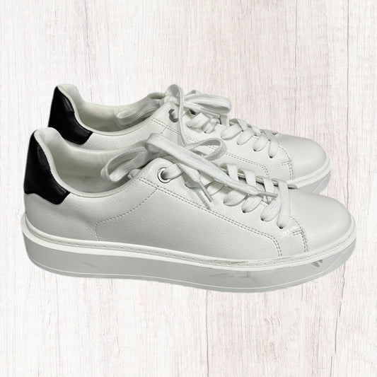 Shoes Sneakers By Steve Madden In White, Size: 8.5