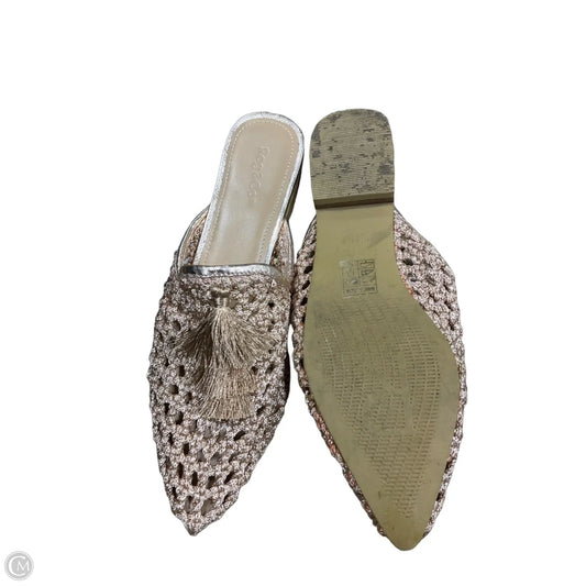 Shoes Flats By Cmc In Gold, Size: 9