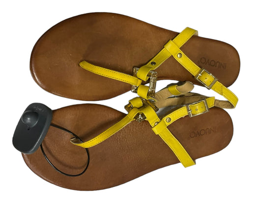 Tan & Yellow Sandals Flats Clothes Mentor, Size 9