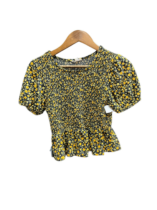 Top Short Sleeve By Blu Pepper  Size: M