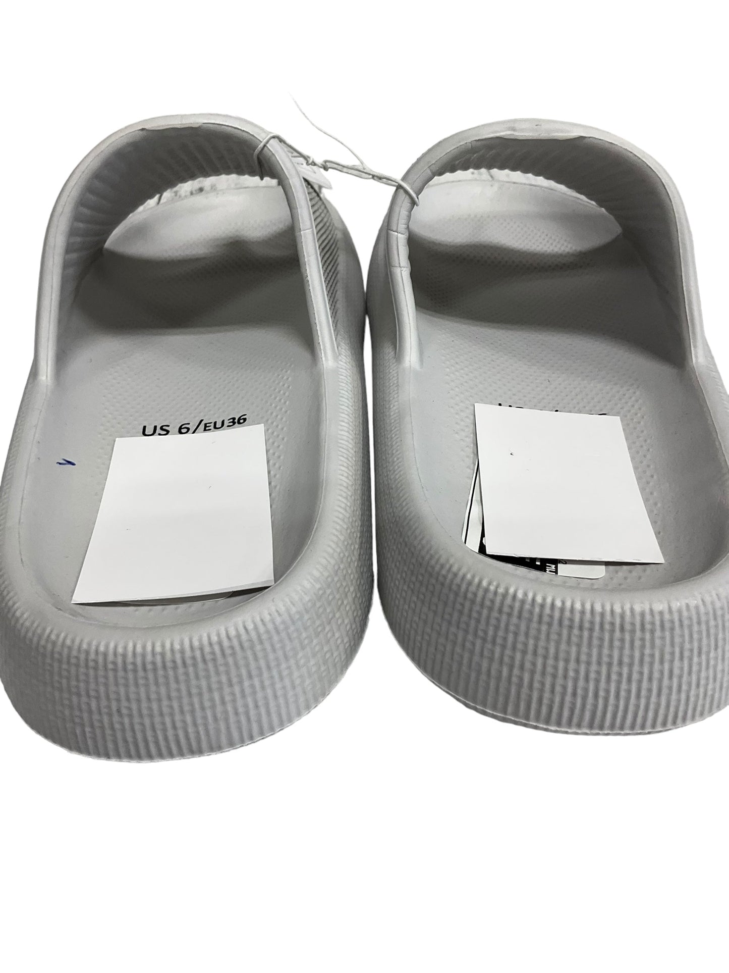 Grey Sandals Flats Cushionaire, Size 6