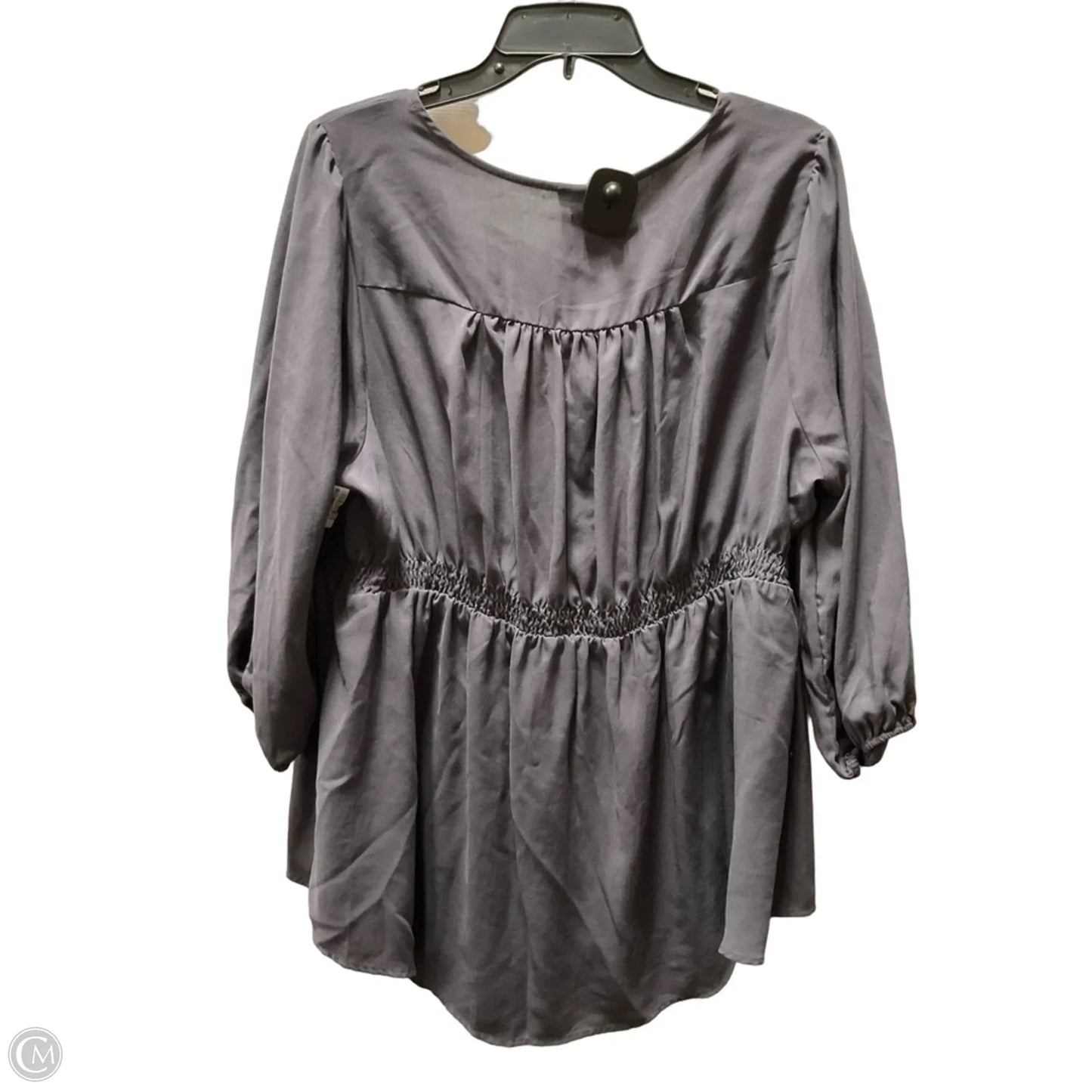 Top Short Sleeve By Torrid In Grey, Size: 1x