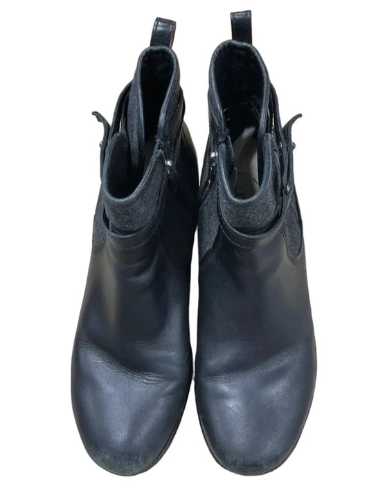 Boots Designer By Ugg In Black, Size: 7