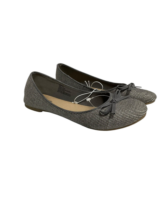 Shoes Flats By Falls Creek In Grey, Size: 8.5