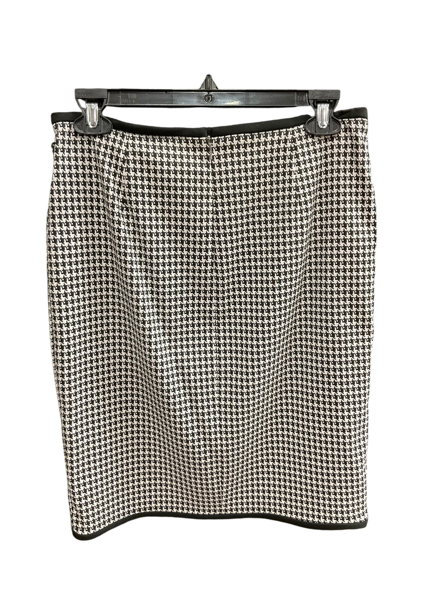 Skirt Midi By Calvin Klein In Black & White, Size: 6