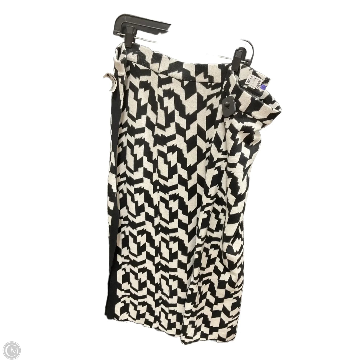 Skirt Midi By Clothes Mentor In Black & White, Size: 3x