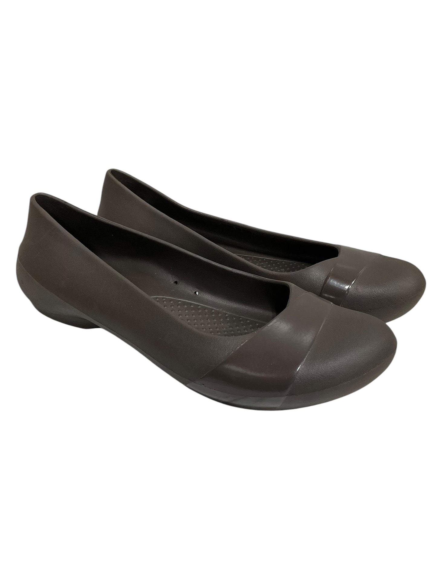 Shoes Flats By Crocs In Brown, Size: 7
