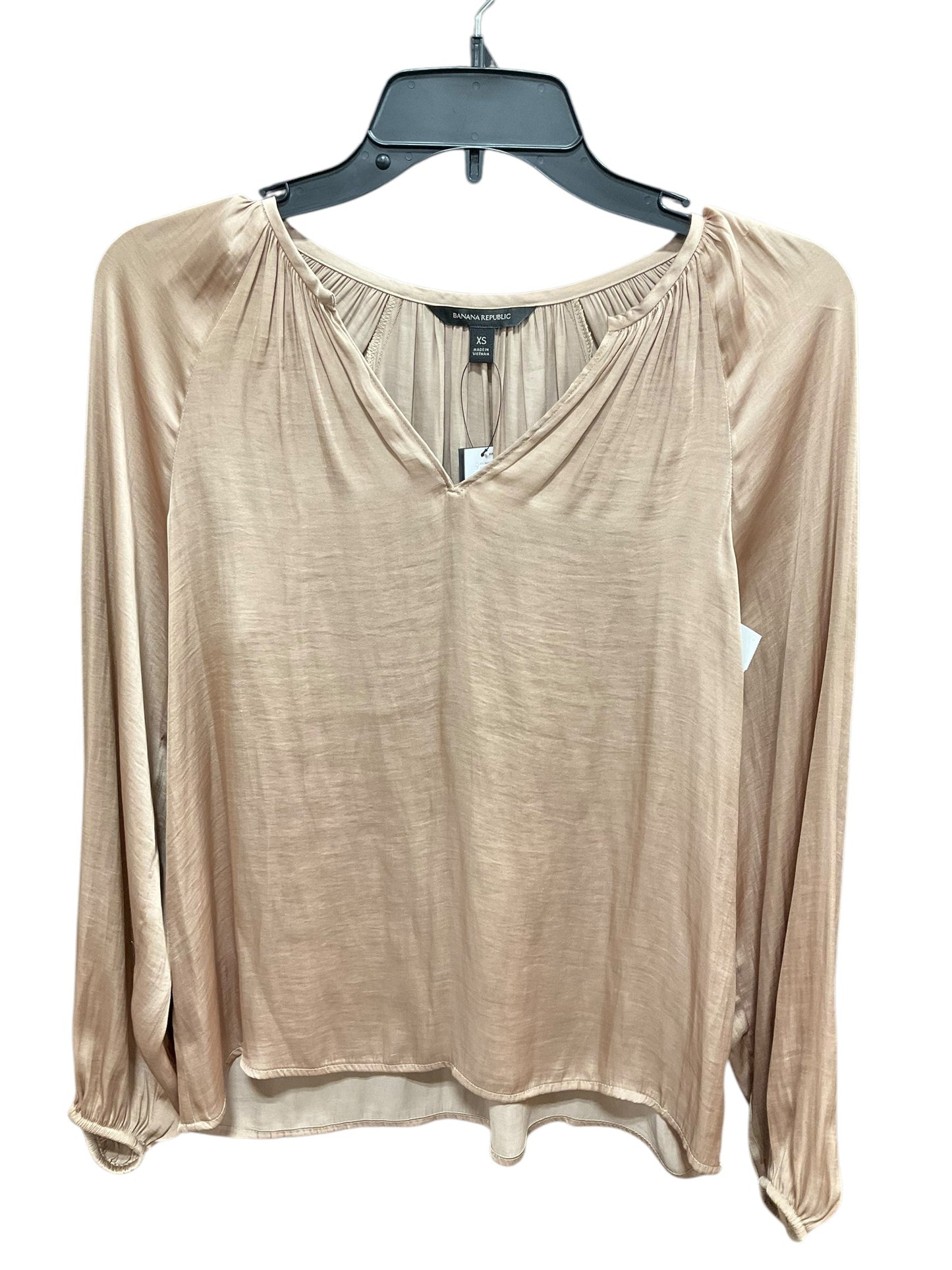 Top Long Sleeve By Banana Republic In Tan, Size: Xs