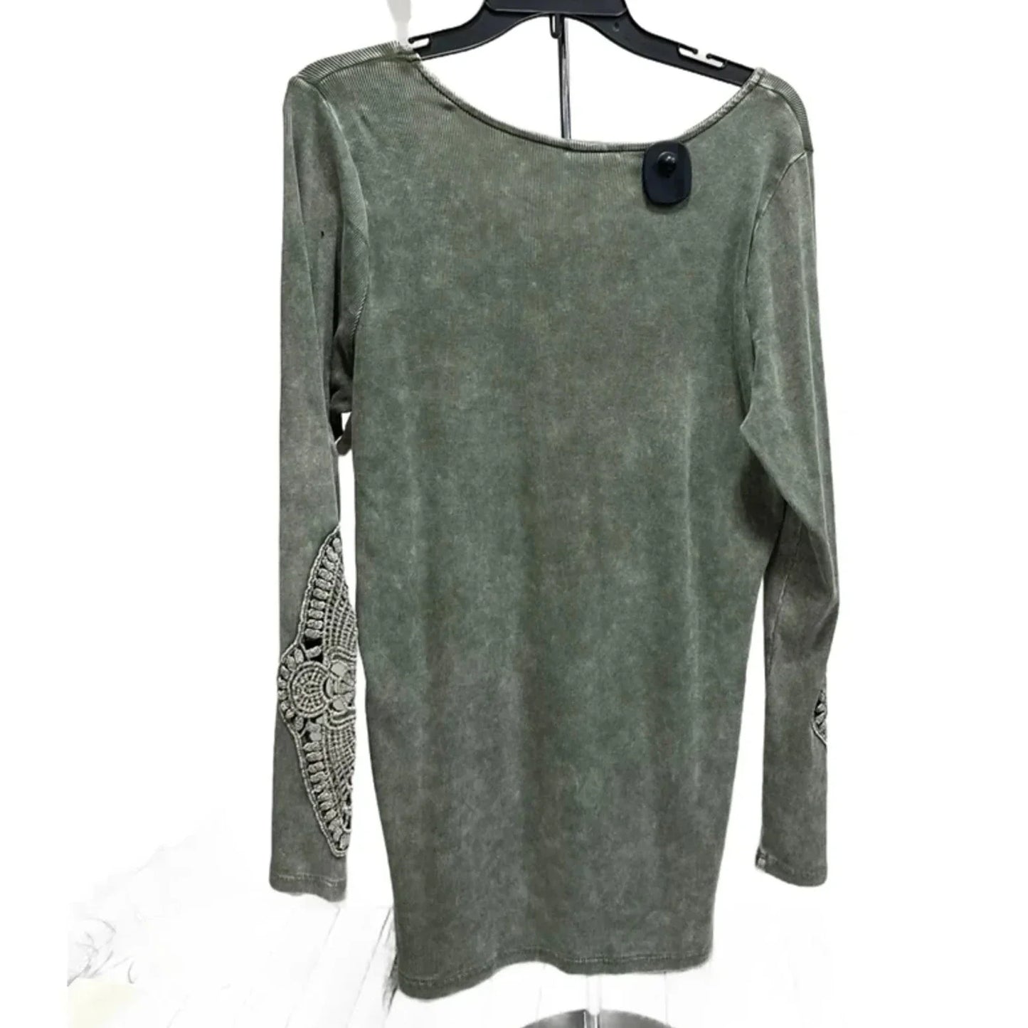 Top Long Sleeve By Torrid In Green, Size: 1x