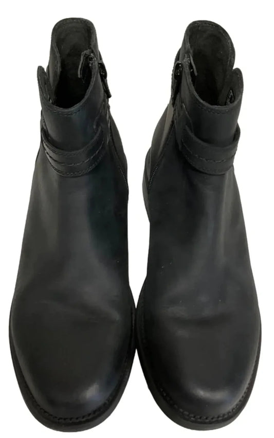 Boots Ankle Flats By Clarks In Black, Size: 8.5