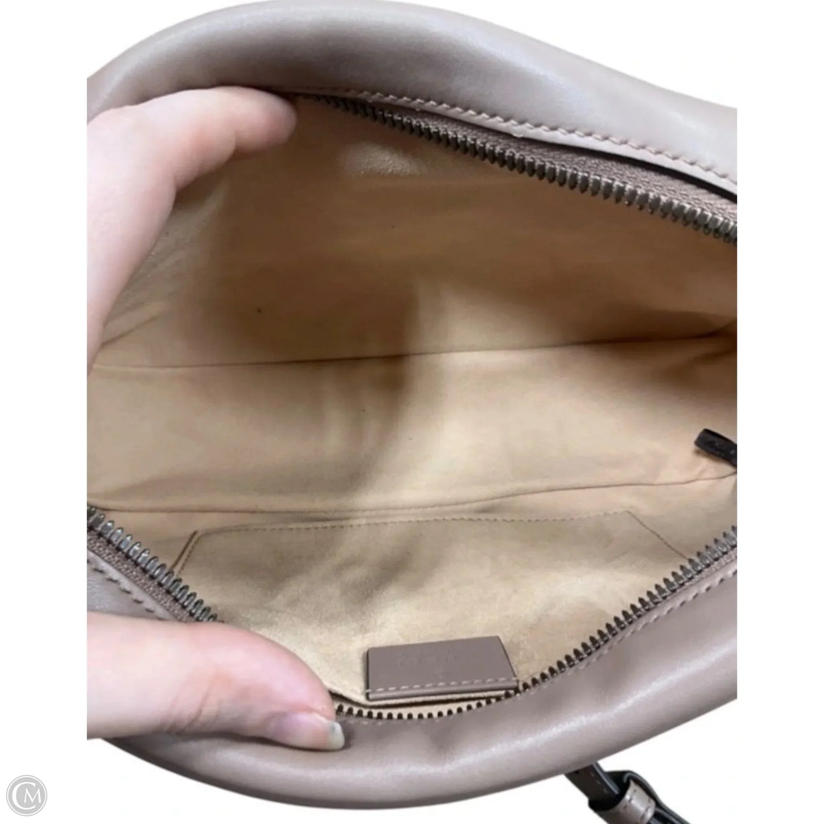Crossbody Luxury Designer By Gucci, Size: Medium