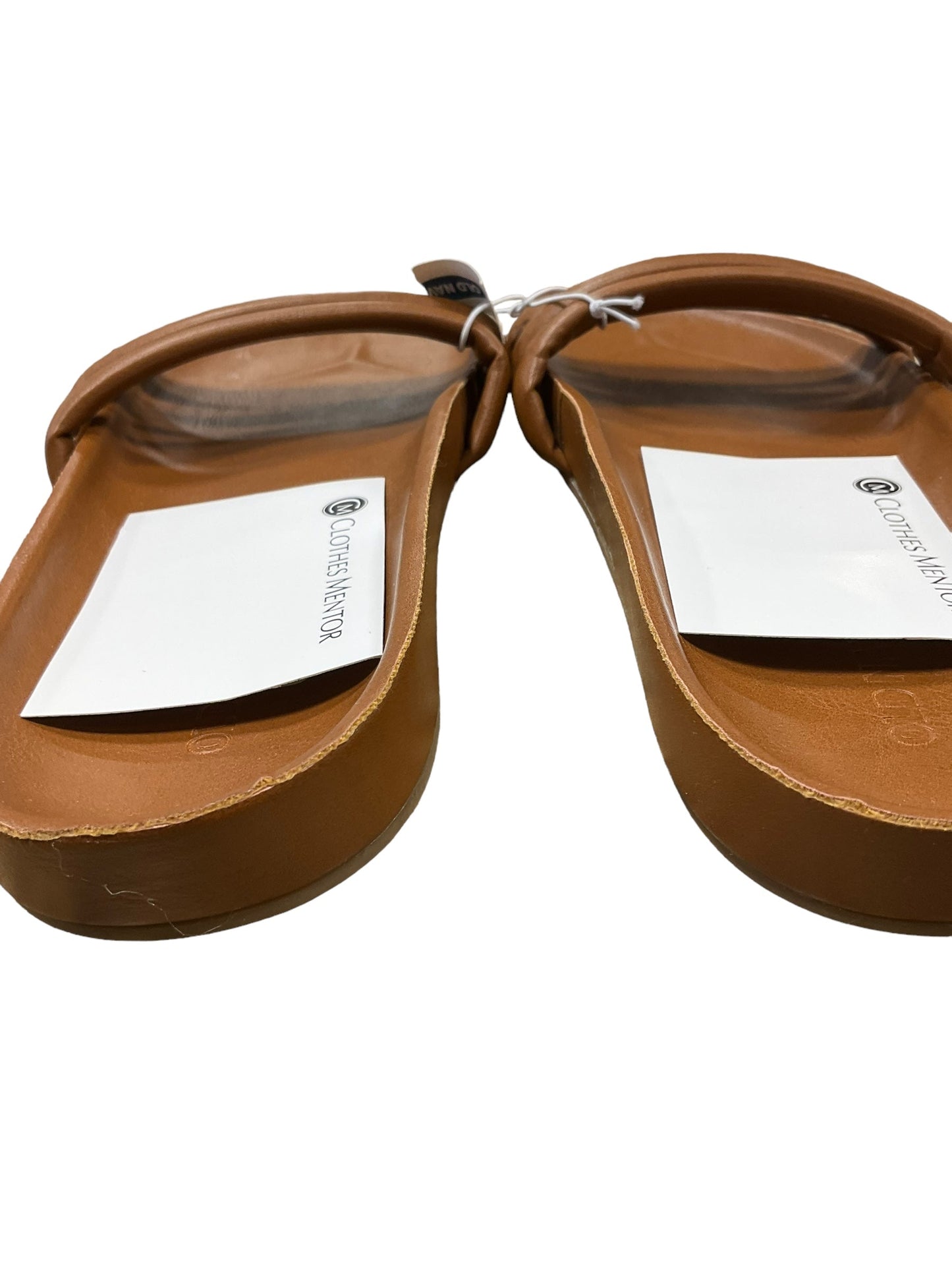 Tan Sandals Flats Old Navy, Size 9