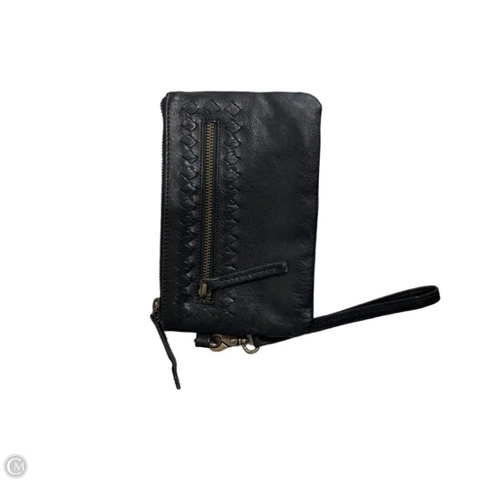 Wristlet Leather By Clothes Mentor, Size: Medium