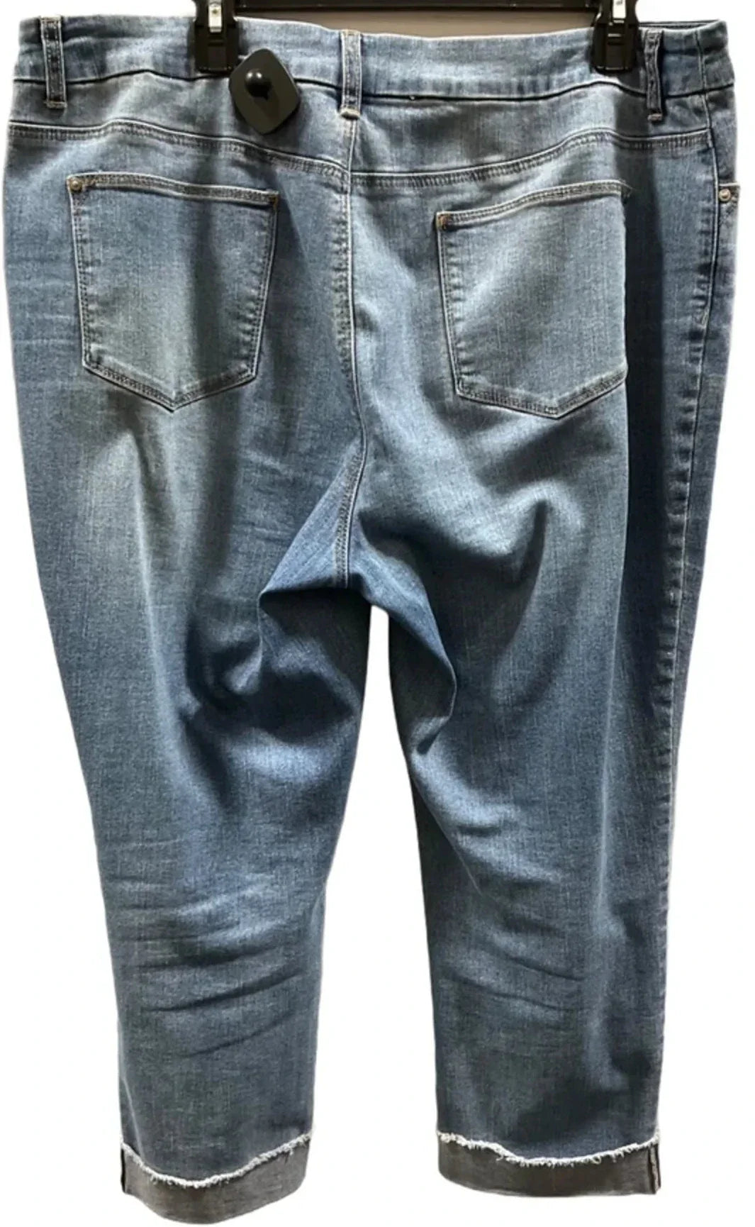 Jeans Cropped By Chicos In Blue Denim, Size: L