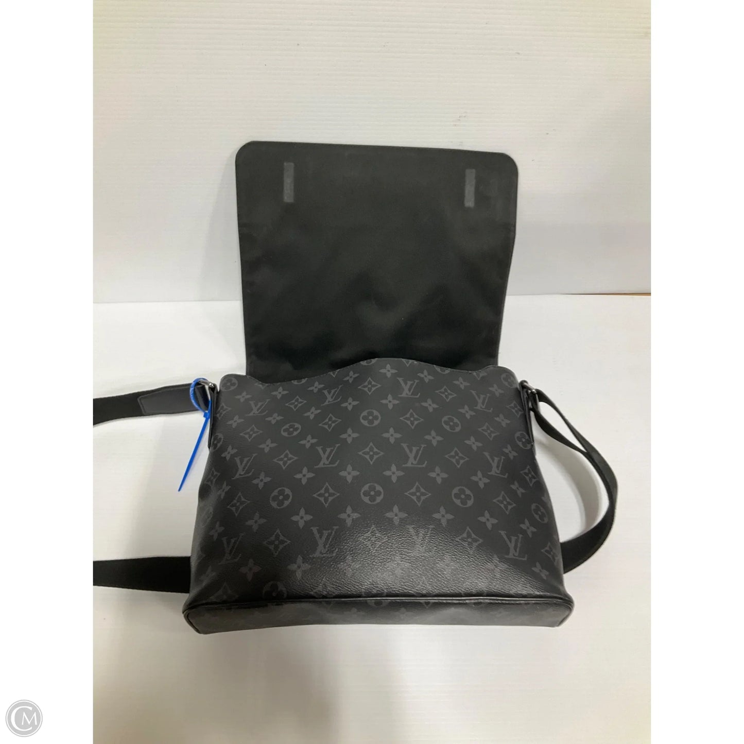 Crossbody Luxury Designer By Louis Vuitton, Size: Medium