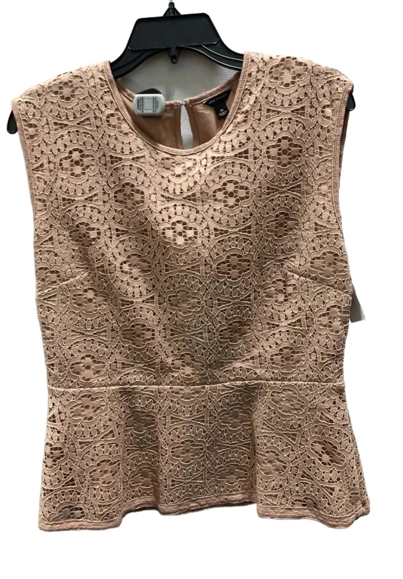 Top Sleeveless By Ann Taylor In Beige, Size: M