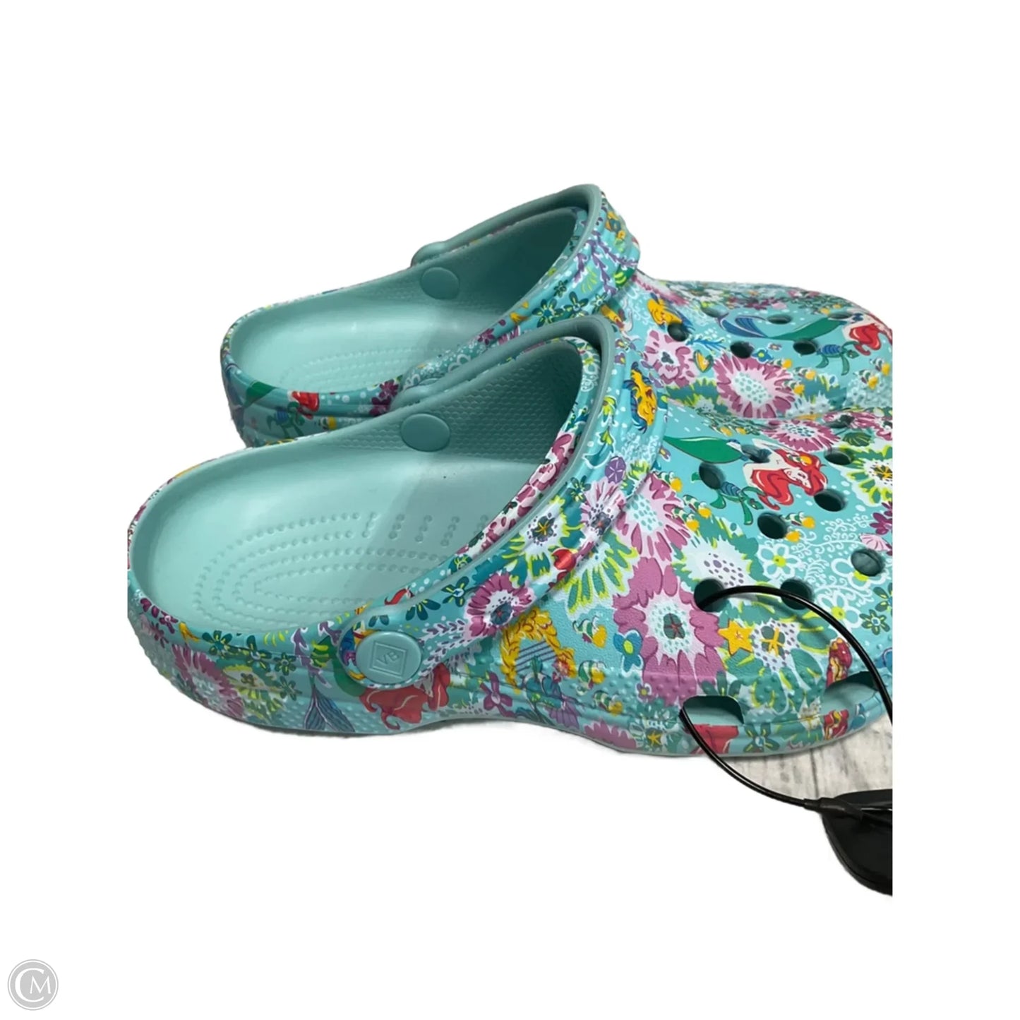 Shoes Flats By Crocs In Multi-colored, Size: 7