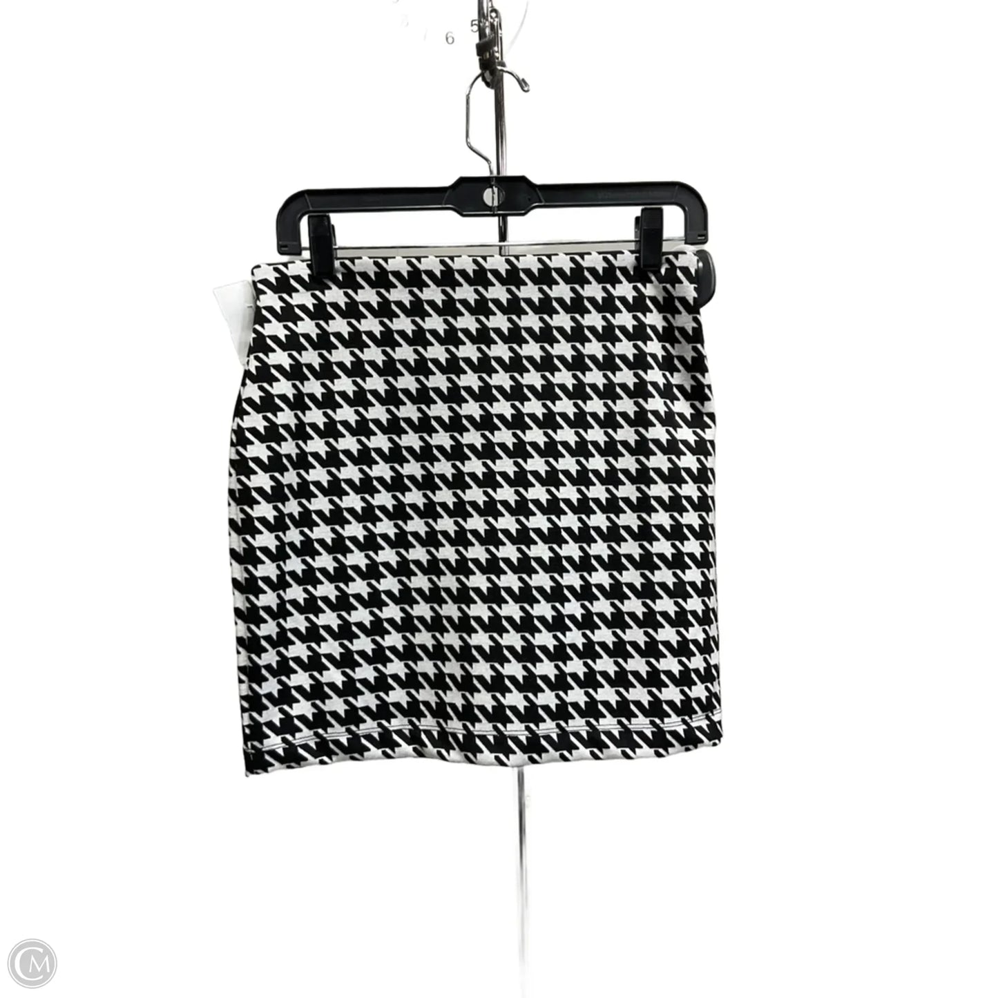 Skirt Mini & Short By Express In Black & White, Size: S