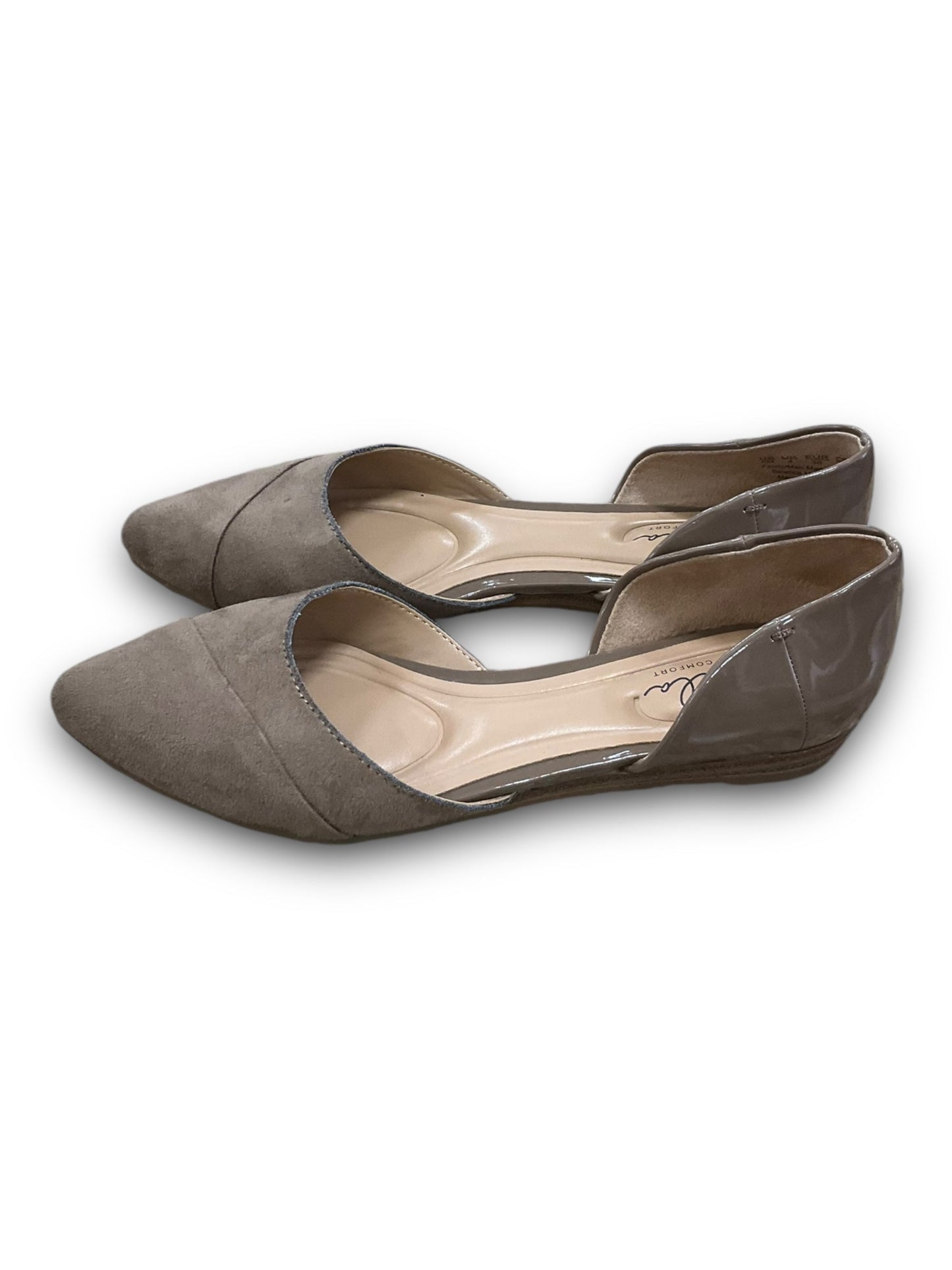 Sandals Flats By Clothes Mentor In Tan, Size: 6