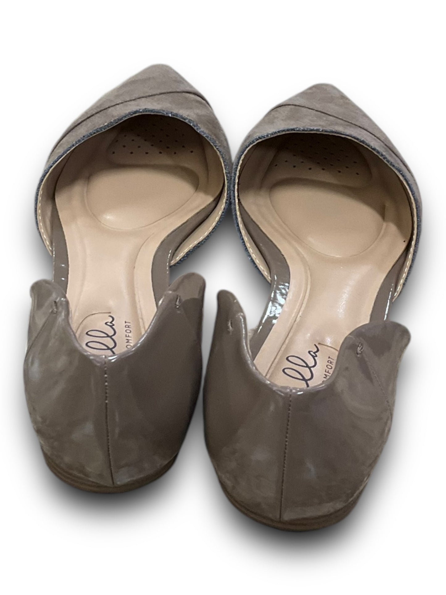 Sandals Flats By Clothes Mentor In Tan, Size: 6