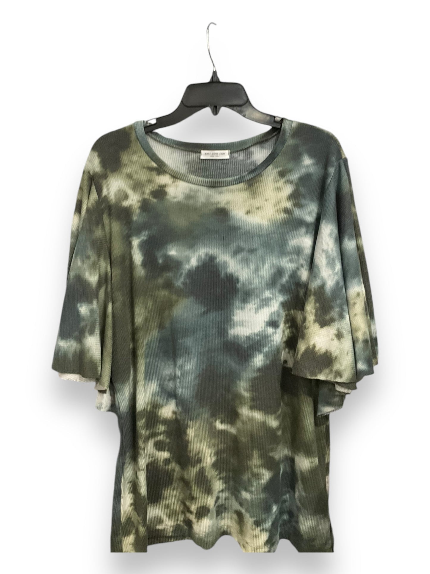 Top Short Sleeve By Chicsoul In Green, Size: 1x