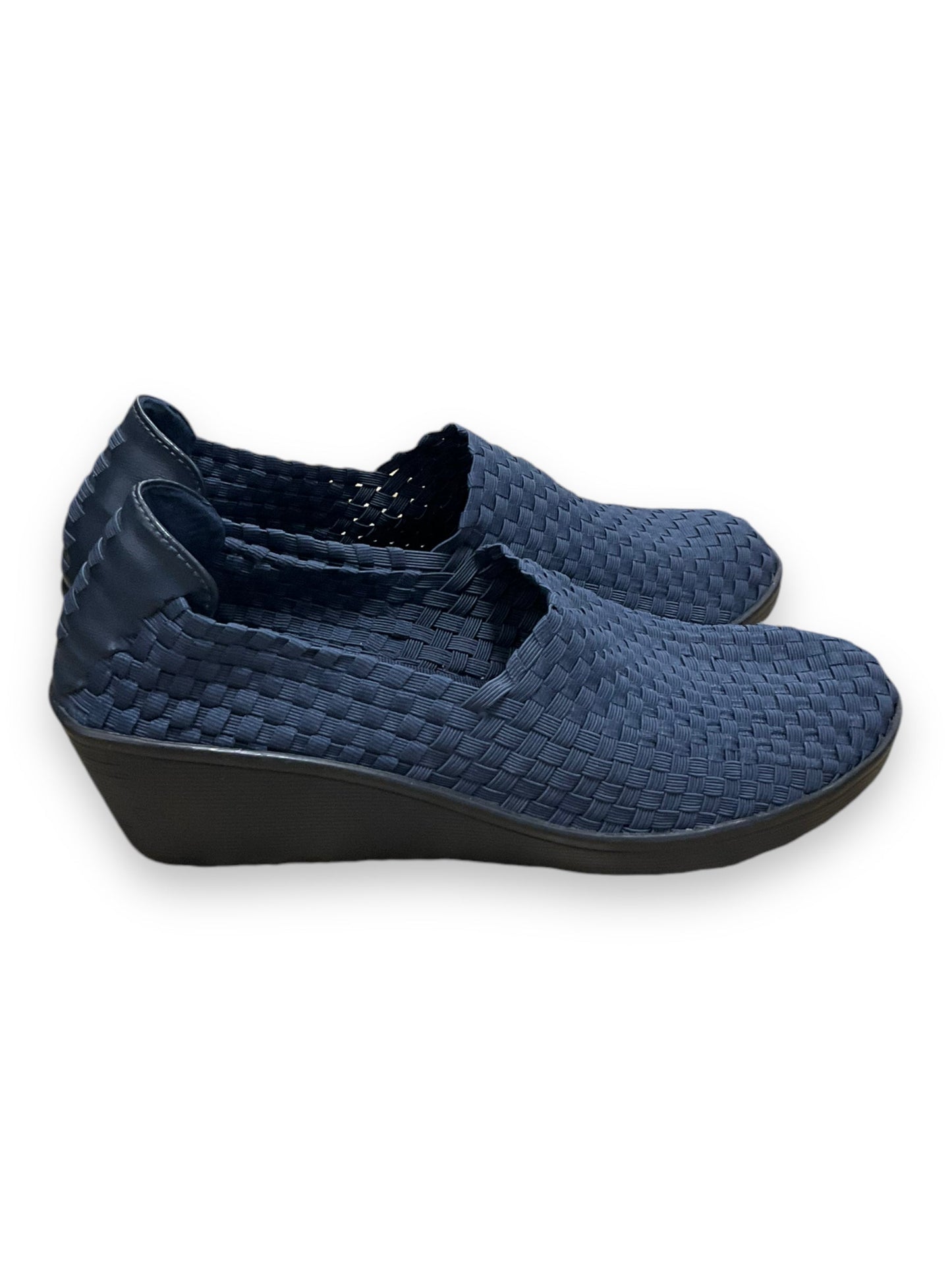 Shoes Flats By Bare Traps In Navy, Size: 11