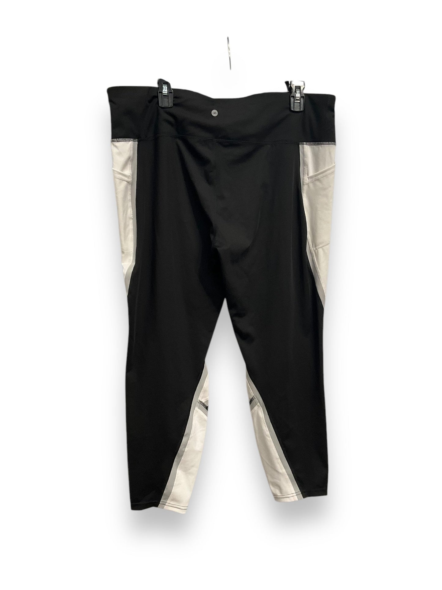 Athletic Capris By Avia In Black & White, Size: Xxl