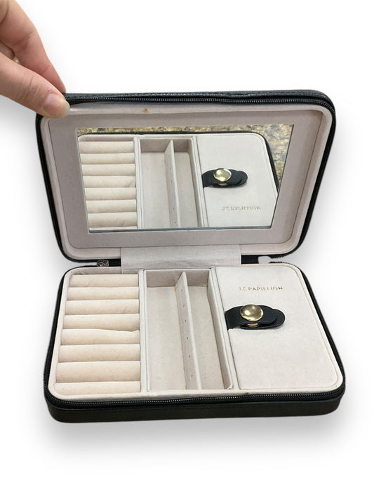 Jewelry Case By Cmc, Size: Medium