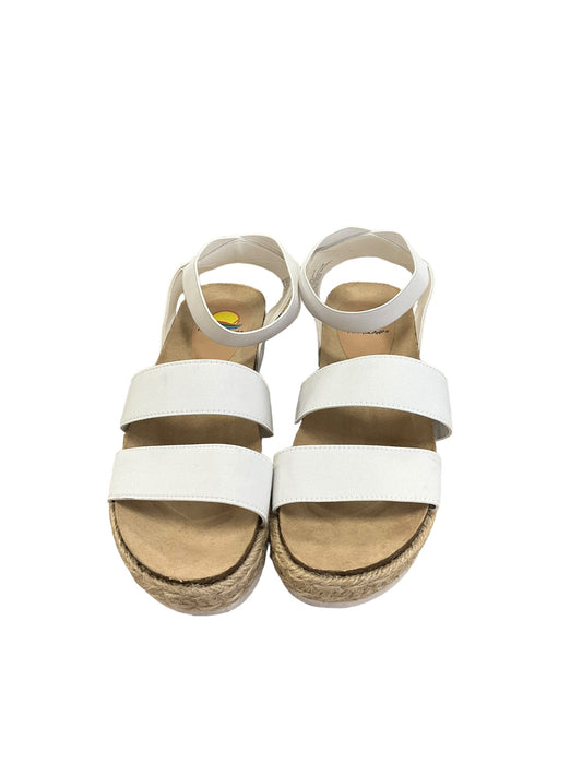 White Sandals Flats Clothes Mentor, Size 8