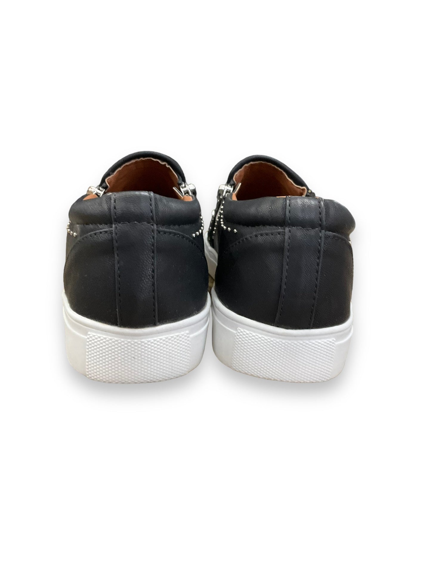 Black Shoes Sneakers Report, Size 8