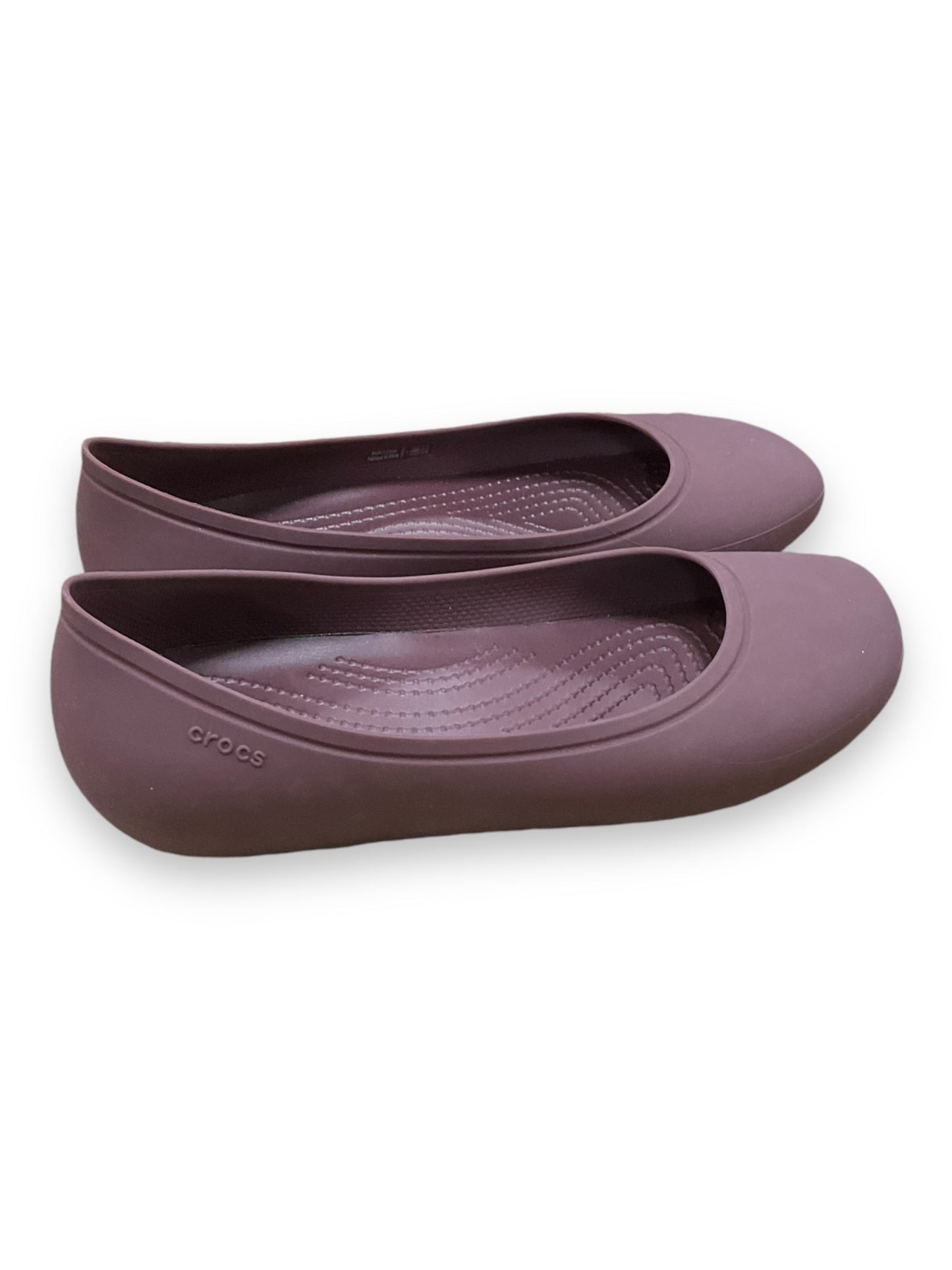 Shoes Flats By Crocs In Purple, Size: 7