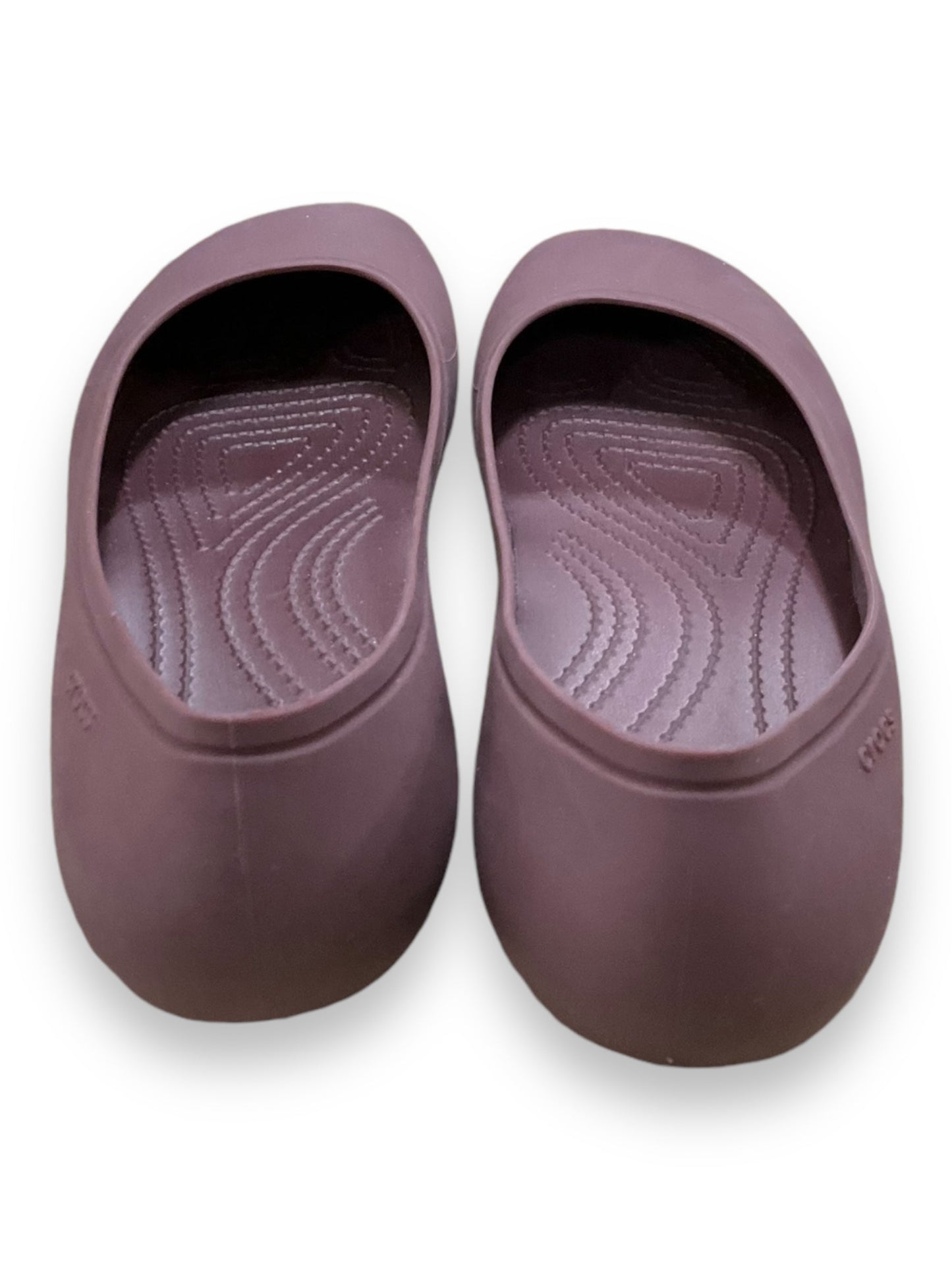 Shoes Flats By Crocs In Purple, Size: 7