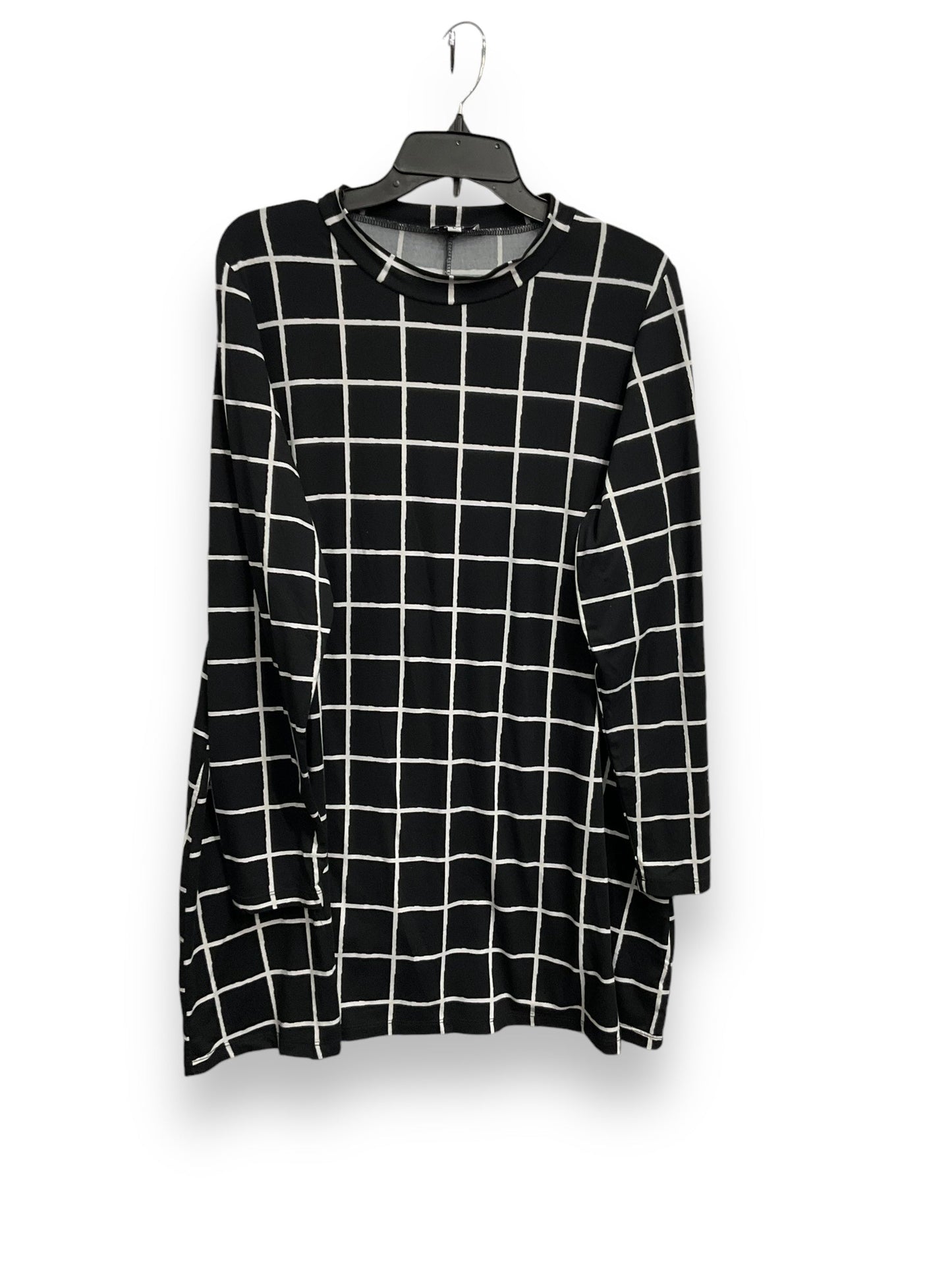 Top Long Sleeve By Mary Square In Black & White, Size: L