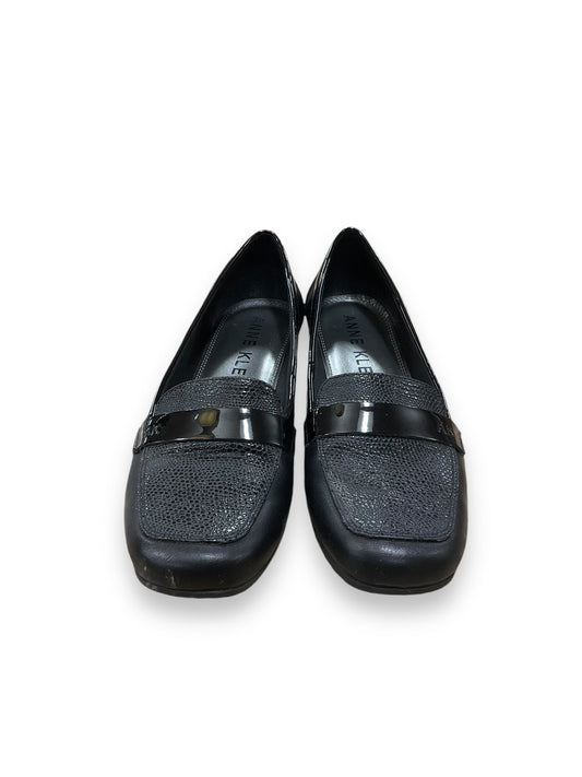 Shoes Flats By Anne Klein In Black, Size: 9