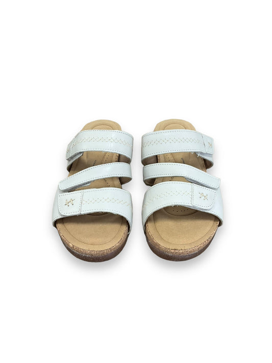 Grey Sandals Flats Clarks, Size 8
