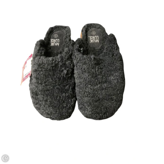 Shoes Flats By Muk Luks In Black, Size: 8