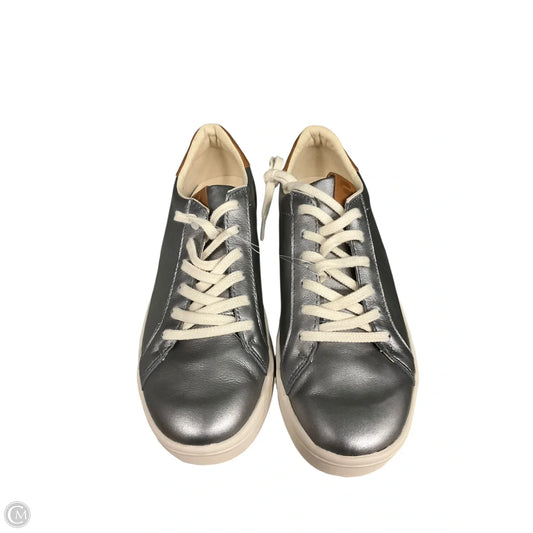 Shoes Flats By Infinity In Silver, Size: 8